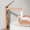 Waschtischarmatur mit abgewinkeltem Griff und wassersparendem Strahl