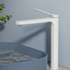 Waschtischarmatur mit abgewinkeltem Griff und wassersparendem Strahl