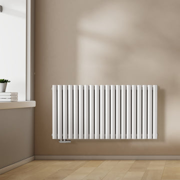 Paneel-Heizkörper mit doppelter Heizfläche zur horizontalen Wandmontage