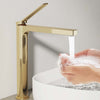 Waschtischarmatur mit abgewinkeltem Griff und wassersparendem Strahl