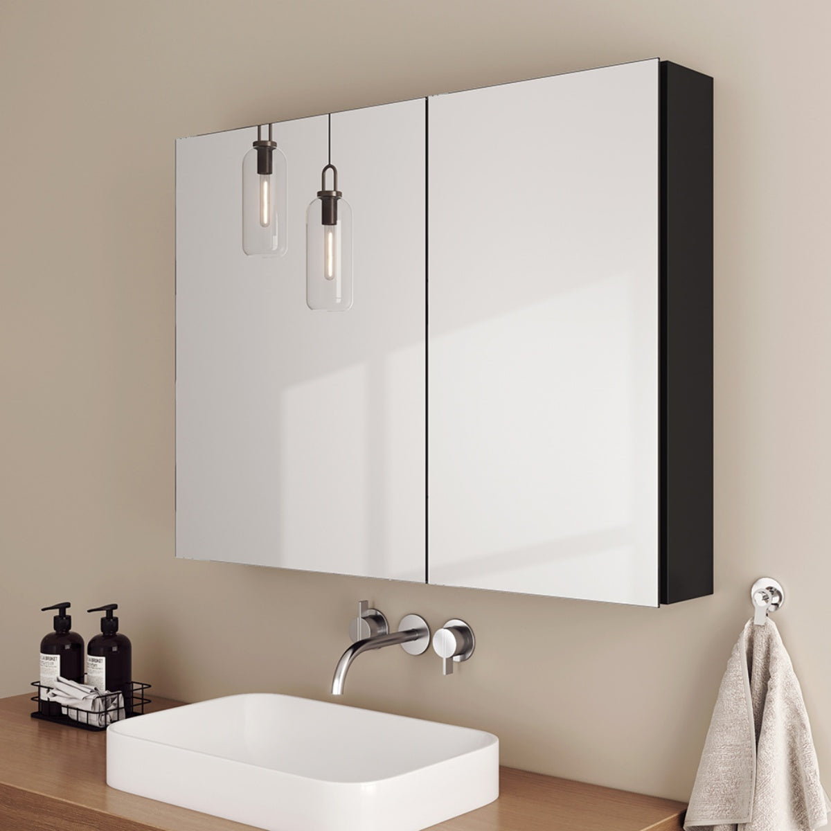Bad-Spiegelschrank mit 2 Soft-Close-Flügeltüren & kupferfreiem Spiegel, 75–85 × 65 cm