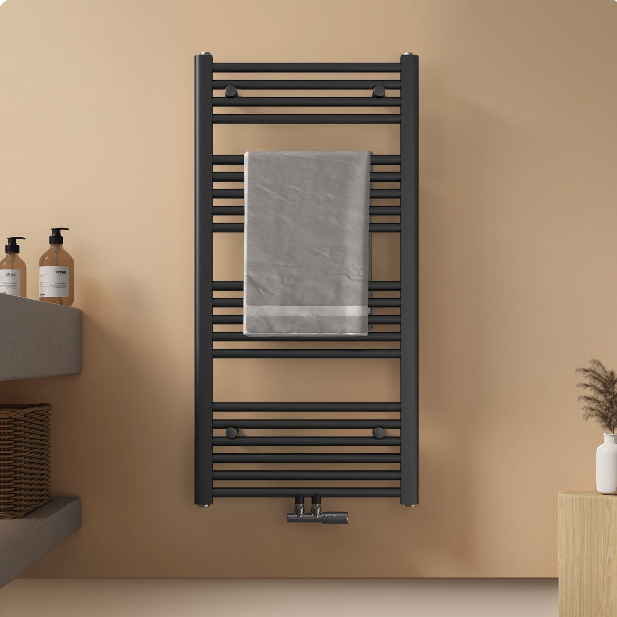 Badheizkörper mit Mittelanschluss zur vertikalen Montage, ideal als Handtuchtrockner