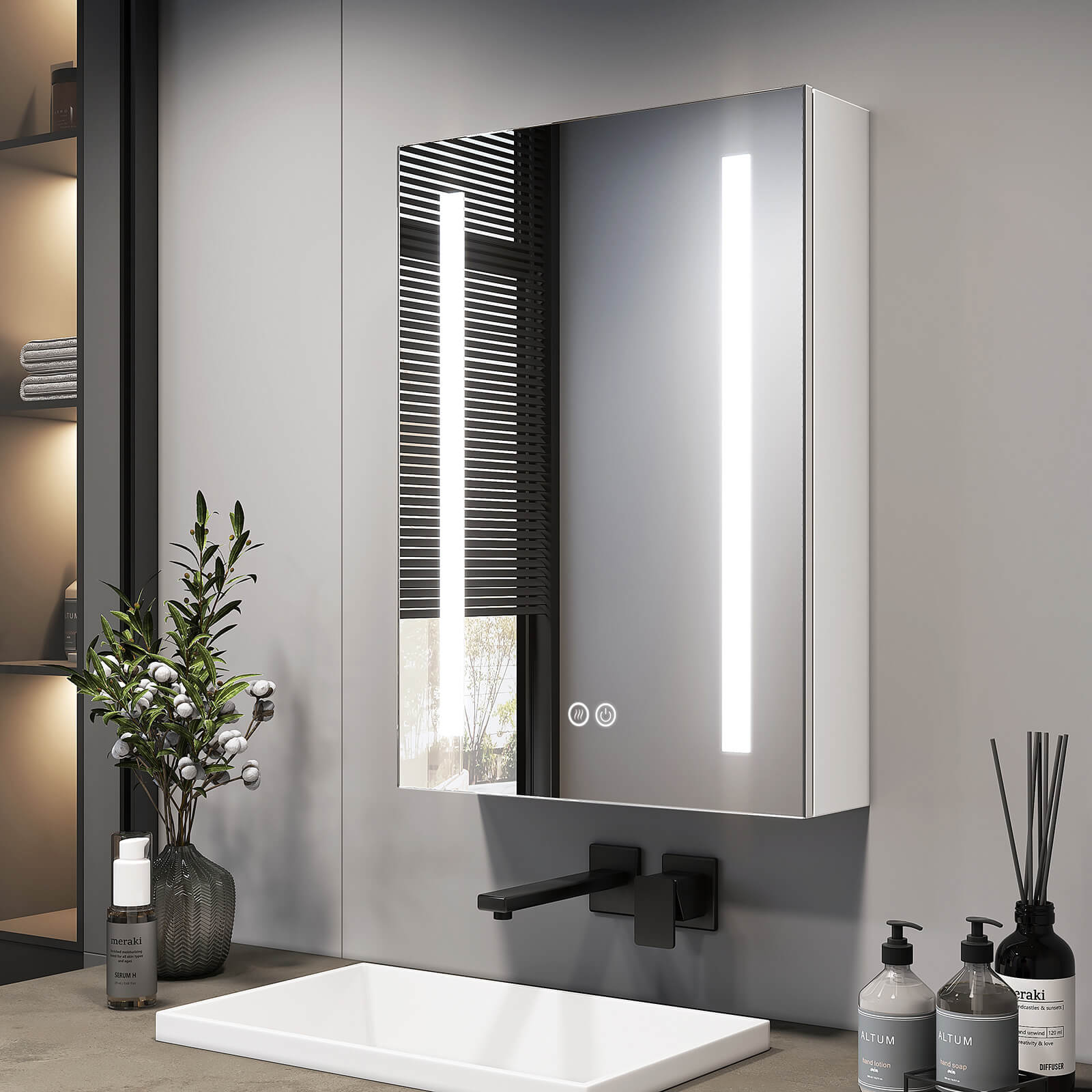 Spiegelschrank mit LED-Beleuchtung, Steckdose & Soft-Close, 1 Tür links angeschlagen