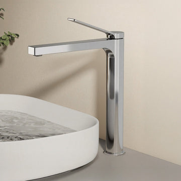 Waschtischarmatur mit abgewinkeltem Griff und wassersparendem Strahl